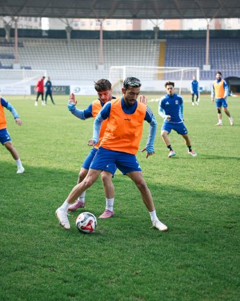 Tarihi maçta dostluk şimdiden galip