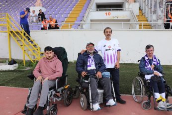 Tarihi zafer. İmza: MuZAfFER BİLazer