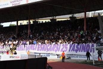 Tarihi zafer. İmza: MuZAfFER BİLazer