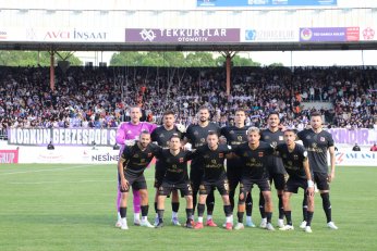 Tarihi zafer. İmza: MuZAfFER BİLazer