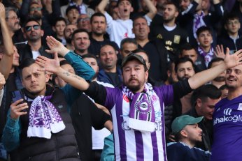 Tarihi zafer. İmza: MuZAfFER BİLazer