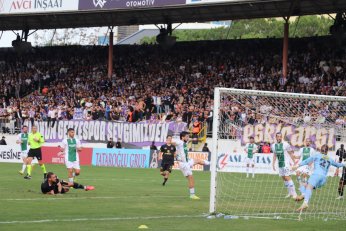 Tarihi zafer. İmza: MuZAfFER BİLazer