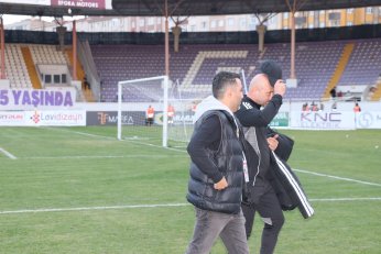 Tarihi zafer. İmza: MuZAfFER BİLazer