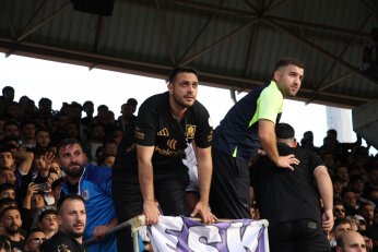 Tarihi zafer. İmza: MuZAfFER BİLazer