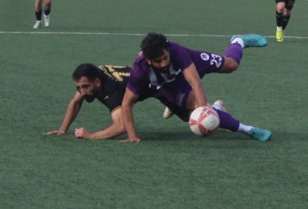 İliyaz topu at. Sercan topu tut!