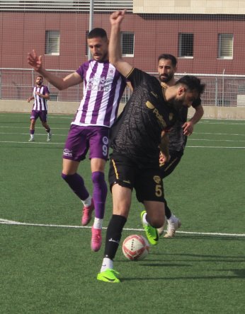 İliyaz topu at. Sercan topu tut!