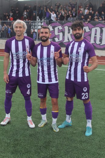 İliyaz topu at. Sercan topu tut!