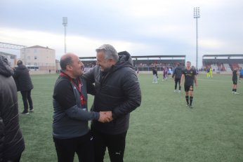 İliyaz topu at. Sercan topu tut!