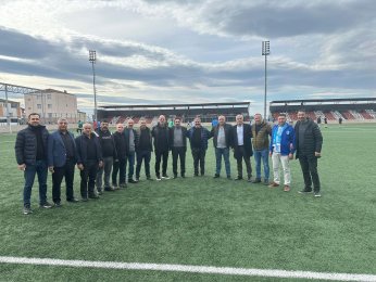 İliyaz topu at. Sercan topu tut!