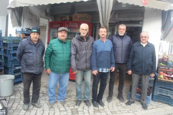 Doktorsuz mahallede ilk eczaneyi açtı 