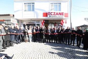 Tavşancıl’ın ilki Altun Eczanesi’nde kurdele kesildi