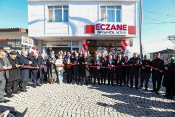 Tavşancıl’ın ilki Altun Eczanesi’nde kurdele kesildi