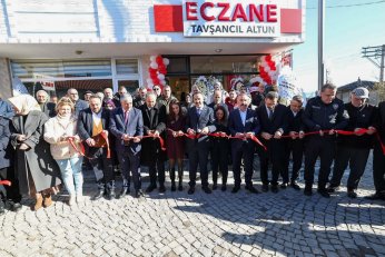 Tavşancıl’ın ilki Altun Eczanesi’nde kurdele kesildi