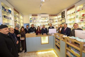 Tavşancıl’ın ilki Altun Eczanesi’nde kurdele kesildi