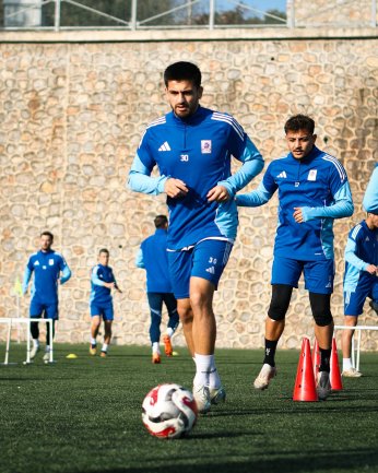 Sol beke Adıgüzel geldi Sol kanata Altıntaş yolda