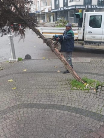 Çayırova’da fırtına eğitimi de vurdu