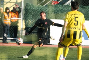 Başıma neler geldi hezimeti Taş önledi 