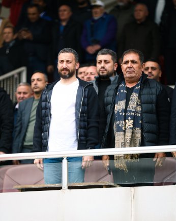 U… Ben takım galip gelmesin diye dua ediyorum