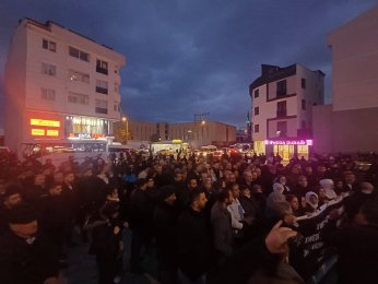 Bayrağa saldırıyı kınıyoruz.  Hissettiğinizi hissediyoruz 