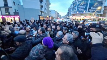 Bayrağa saldırıyı kınıyoruz.  Hissettiğinizi hissediyoruz 