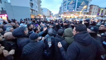 Bayrağa saldırıyı kınıyoruz.  Hissettiğinizi hissediyoruz 