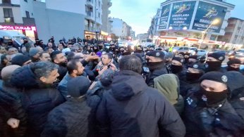 Bayrağa saldırıyı kınıyoruz.  Hissettiğinizi hissediyoruz 