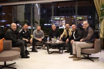 Maç başka dostluk başka gelelim aşka