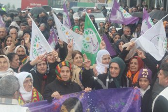 Sakık: Emir kipiyle barış olmaz