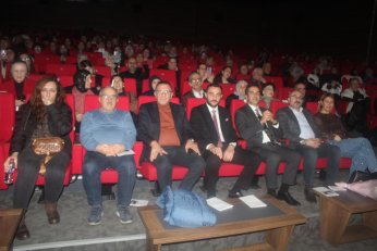 Senede bir gündü. O da önceki gündü 