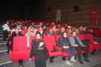 Senede bir gündü. O da önceki gündü 