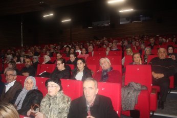 Senede bir gündü. O da önceki gündü 