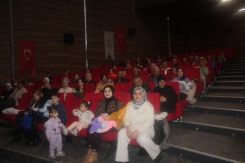 Senede bir gündü. O da önceki gündü 