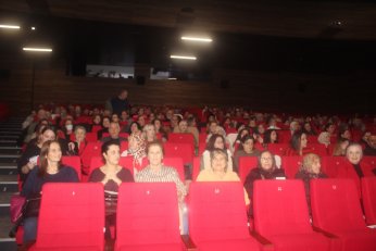 Senede bir gündü. O da önceki gündü 