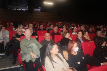 Senede bir gündü. O da önceki gündü 