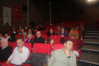 Senede bir gündü. O da önceki gündü 