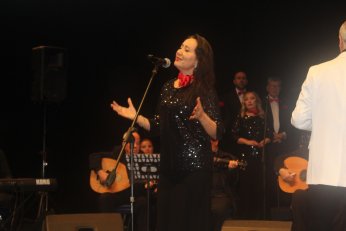 Senede bir gündü. O da önceki gündü 