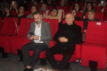 Senede bir gündü. O da önceki gündü 