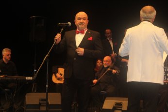 Senede bir gündü. O da önceki gündü 