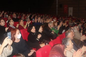 Senede bir gündü. O da önceki gündü 