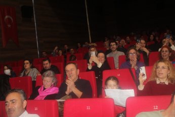 Senede bir gündü. O da önceki gündü 