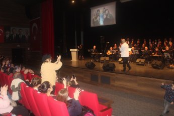 Senede bir gündü. O da önceki gündü 