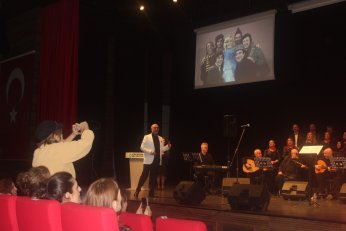 Senede bir gündü. O da önceki gündü 