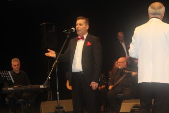 Senede bir gündü. O da önceki gündü 