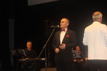 Senede bir gündü. O da önceki gündü 