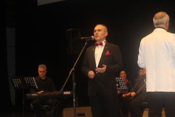 Senede bir gündü. O da önceki gündü 