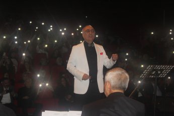 Senede bir gündü. O da önceki gündü 