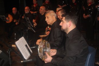 Senede bir gündü. O da önceki gündü 