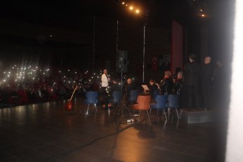 Senede bir gündü. O da önceki gündü 