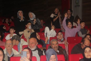 Senede bir gündü. O da önceki gündü 