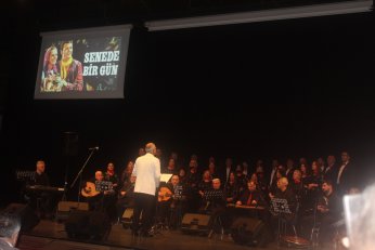 Senede bir gündü. O da önceki gündü 